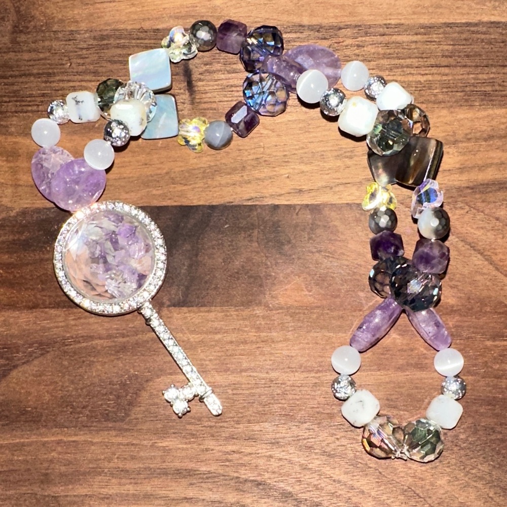 Sweet Water HangCharm (Amethyst,Fluorite, White Catās Eye,Black Iridescent Shell - Picture 9 of 9